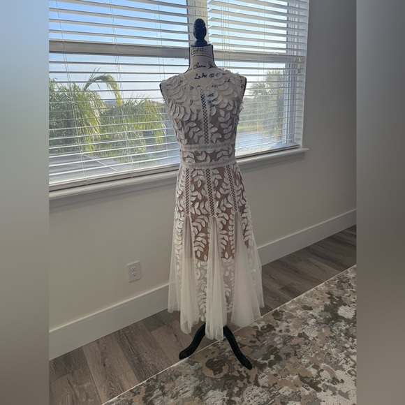 Bronx and Banco Elegant White Lace Midi Dress - Picture 3 of 8